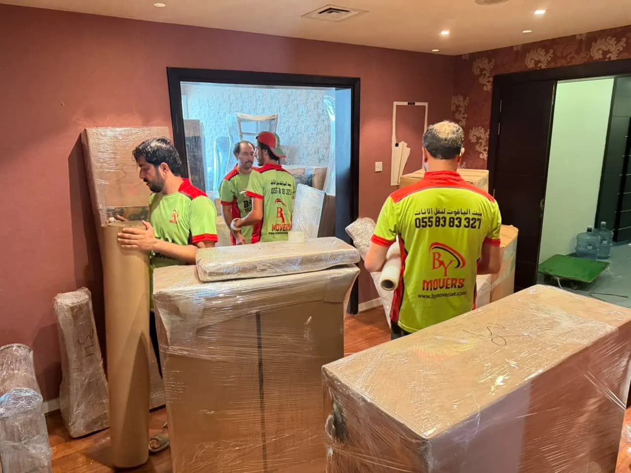 Smart Movers UAE crew packing and moving furniture in Dubai, UAE, job 08